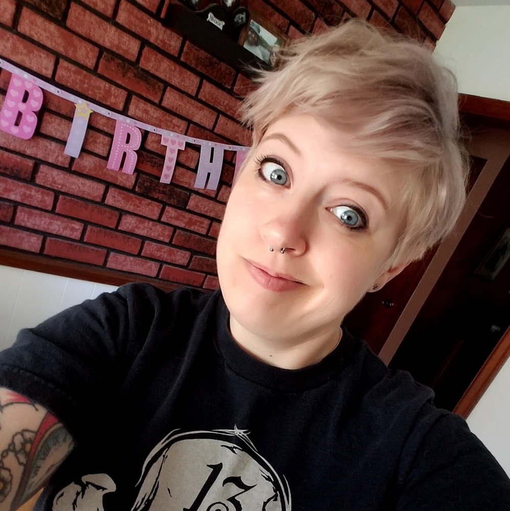 Meet your Posher, Crystal